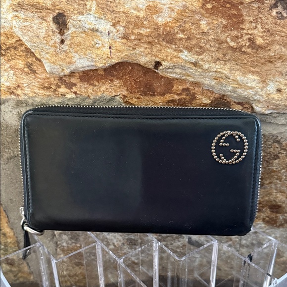 Handbags - Gucci black leather long zipper wallet